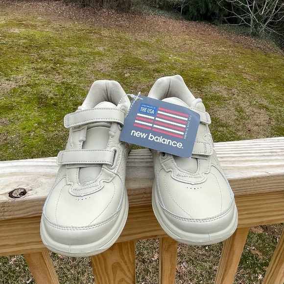 NWT- NEW BALANCE 577 WOMENS WALKING SHOES Size 7.5 - Picture 1 of 16